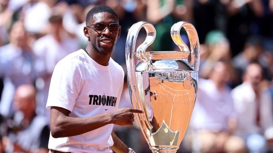 Dembele a venit în faţa mulţimii la Roland Garros şi a prezentat trofeul Champions League