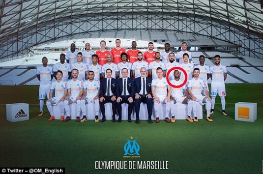 Adio, dar rămâi cu mine! Dat afară de Marseille, Evra apare în poza de grup a clubului pentru sezonul 2017/2018