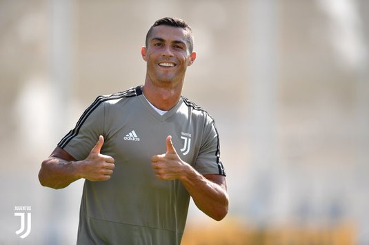 FOTO | Jucătorul român care l-a prins pe Cristiano Ronaldo la Juventus şi s-a pozat alături de starul portughez