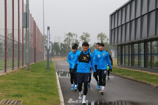 FOTO | Echipa lui Cosmin Olăroiu şi-a reluat pregătirile. Chinezii scriu despre o ofertă primită pentru starul echipei