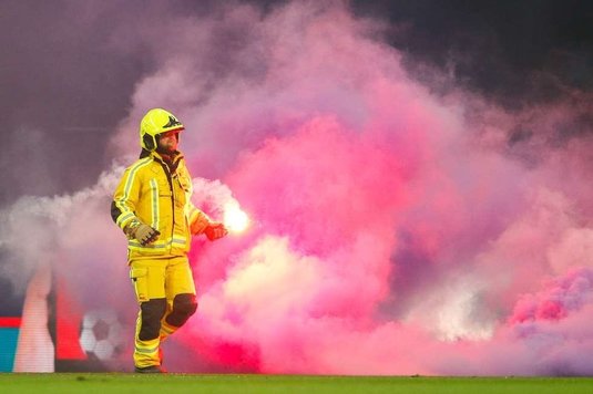 Decizie drastică luată de Asociaţia de Fotbal din Belgia după ce Standard - Anderlecht a fost oprit din cauza incidentelor provocate de fani