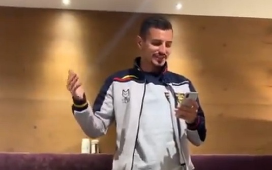 VIDEO | Romario Benzar a făcut senzaţie la ”botezul” primit la Lecce. A ales o melodie în limba română şi toţi colegii au început să cânte alături de el :)
