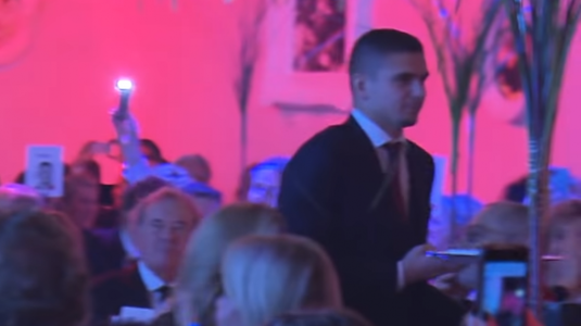 VIDEO | Răzvan Marin şi colegii săi de la Ajax, transformaţi în ospătari la un eveniment caritabil. Acţiune superbă făcută de clubul olandez