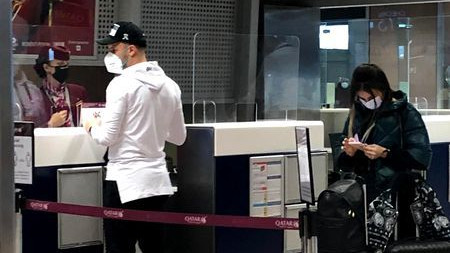 FOTO | Constantin Budescu a plecat spre Arabia Saudită, unde va semna cu Damac! Prima reacţie a fotbalistului dorit şi de Gigi Becali la FCSB: "A fost o situaţie delicată!"