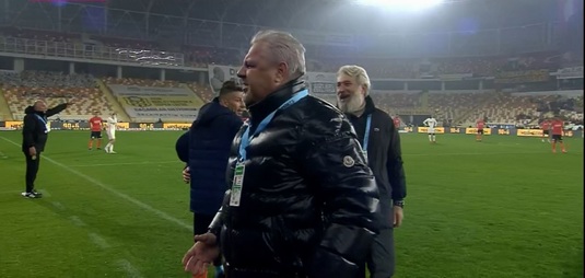 VIDEO | Marius Şumudică, criză de nervi la meciul cu Galatsaray! Antrenorul român a fost eliminat. Moruţan şi Cicâldău, doar pe banca de rezerve