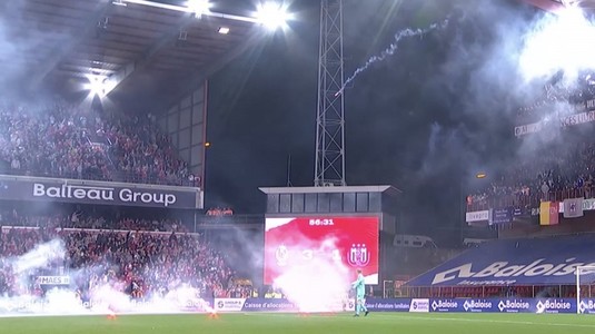 Standard Liege - Anderlecht, abandonat după o oră de joc din cauza fanilor! Denis Drăguş i-a provocat pe suporterii adverşi în mijlocul haosului | VIDEO