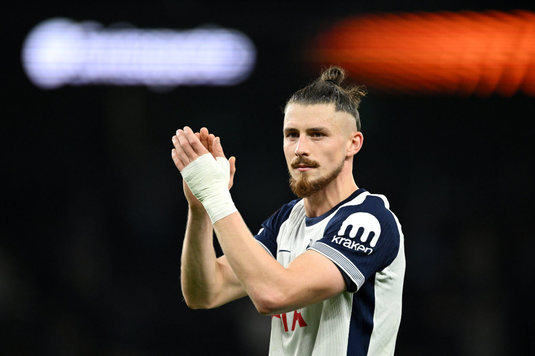 "Remarcabili!". Radu Drăguşin şi încă un fotbalist de la Tottenham, lăudaţi la scenă deschisă de Ange Postecoglu