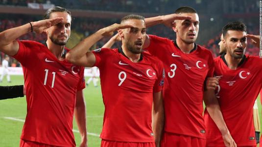 VIDEO | Jucătorii Turciei au făcut din nou salutul militar la meciul cu Franţa. Şenol Guneş: "Este un gest de susţinere pentru militarii noştri" 