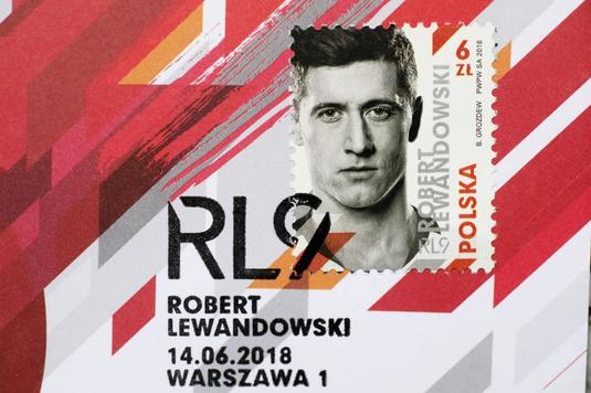 Poşta poloneză a emis un timbru cu chipul vedetei echipei naţionale, Robert Lewandowski