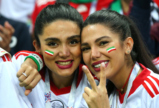 Femeile au putut asista, alături de bărbaţi, la transmiterea meciului cu Spania, pe un stadion din Teheran