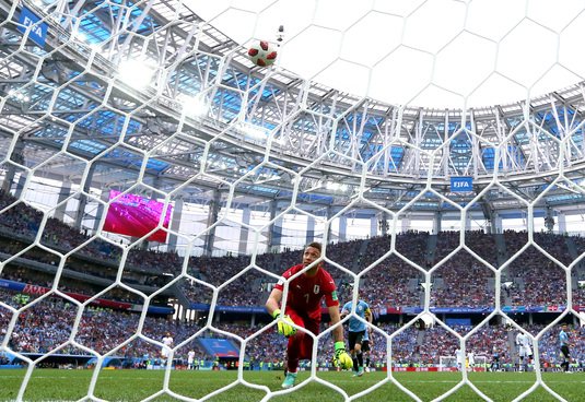 FOTO | Răvăşitor! Un jucător uruguayan nu s-a putut abţine şi a izbucnit în lacrimi înainte de finalul meciului cu Franţa. Cum a fost surprins
