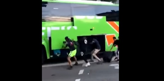 VIDEO | Câţiva tineri au jefuit un autocar în mers. Mai multe bagaje au fost sustrase. Comunicatul companiei