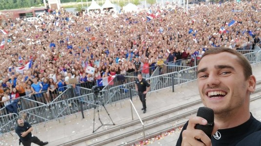 Mii de fani din oraşul natal al lui Griezmann şi-au primit cu entuziasm campionul mondial