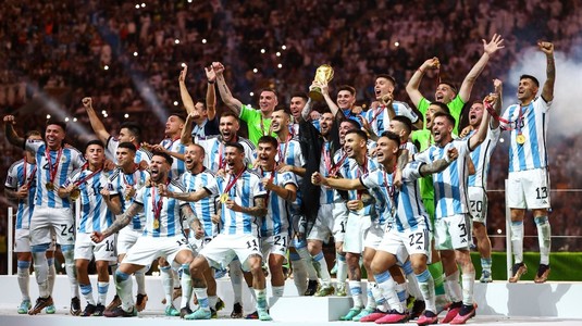 Primele pagini din presa internaţională după ce Argentina a devenit campioană mondială: "D10S există / Trofeul e în mâinile lui Dumnezeu / A terminat fotbalul"