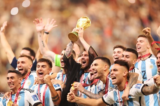 FOTO | Noi reacţii din partea presei internaţională după triumful Argentinei la Cupa Mondială: "Nu-l mai comparaţi cu Diego, lumea îi aparţine lui Messi acum!"