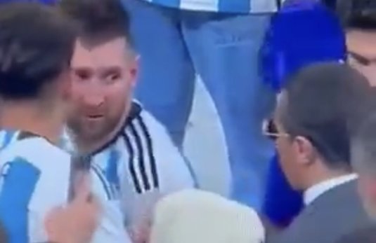 Controversă cu celebrul Salt Bae! L-a tras de mână pe Messi, care a părut că-l ignoră, apoi a încălcat o regulă de aur a FIFA: "Penibil / I-a spus 'nu' de două ori" | VIDEO