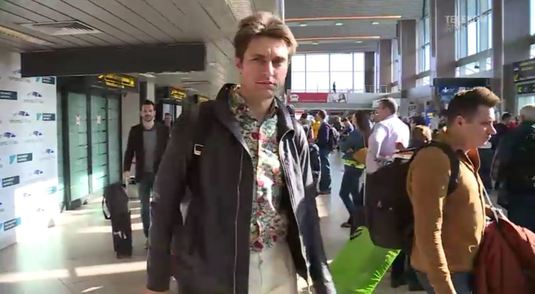 VIDEO | The Beatles, la Bucureşti! Cum a apărut Ciprian Tătăruşanu în aeroport. Ţinuta rebelă a lui Puşcaş