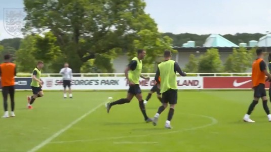 VIDEO | Asta îi aşteaptă pe tricolorii lui Rădoi. Gol FABULOS marcat de jucătorii Angliei U21. Fază superbă creată la antrenament