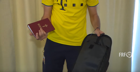 VIDEO INEDIT | Internaţionalul român care vine cu Biblia la lot: "Mai citesc noaptea din ea" 