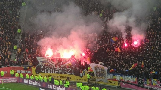 VIDEO S-a aprins Arena Naţională! Suporterii au aruncat torţe din tribune. Atmosferă ”incendiară” la România - Suedia