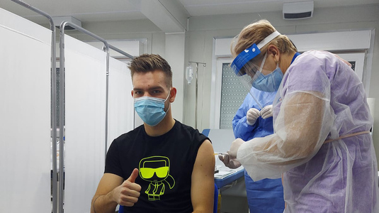 FRF a demarat campania de imunizare a loturilor naţionale! Nicolae Dică şi Denis Haruţ, printre primii care s-au vaccinat