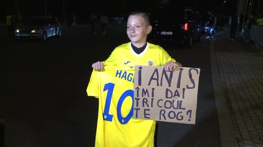 VIDEO | Cel mai fericit fan al naţionalei. Un junior al FCSB-ului s-a ales cu tricoul lui Ianis Hagi, după meciul cu Liechtenstein: "Îmi place de el"