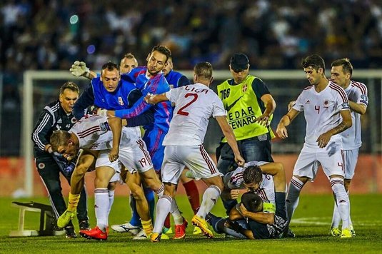 VIDEO | A început haosul, înainte de Albania - Serbia! Gazdele nu au uitat ”masacrul de la Belgrad” şi i-au înţepat pe rivali