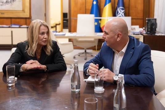 Nadia Comăneci şi Mihai Covaliu s-au întâlnit cu premierul Ilie Bolojan şi vicepremierul Tánczos Barna. Celebrarea ”Anului Nadia Comăneci” în 2026, tema principală a întâlnirii