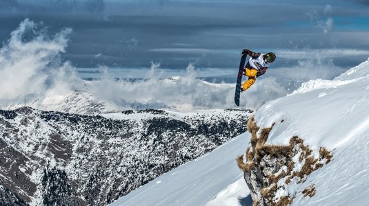 VIDEO | A fost un weekend nebun la Red Bull Oslea Hiride. Imagini spectaculoase din Parcul Naţional Retezat