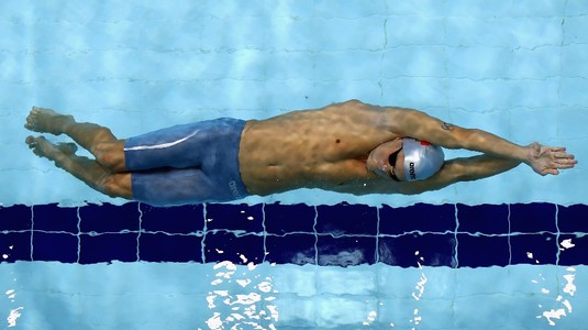 Robert Glinţă, locul patru în proba de 100 metri spate la CE de nataţie