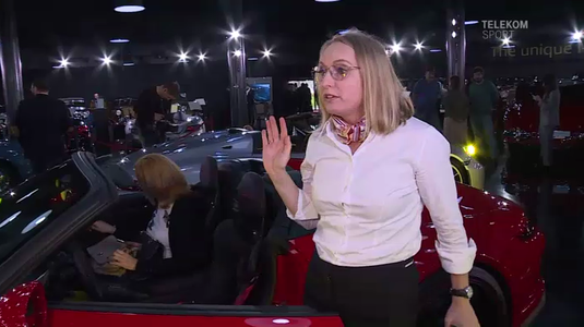 VIDEO | "Îmi arăţi şi mie cum ies de aici?" :) Elisabeta Lipă, blocată în maşina de lux a lui Ion Ţiriac