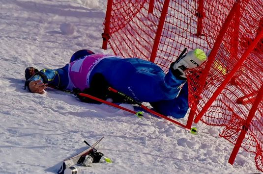 Accidentare horror la schi alpin. Tommy Ford luat cu elicopterul după ce s-a lovit de o poartă şi a dat cu capul de pământ