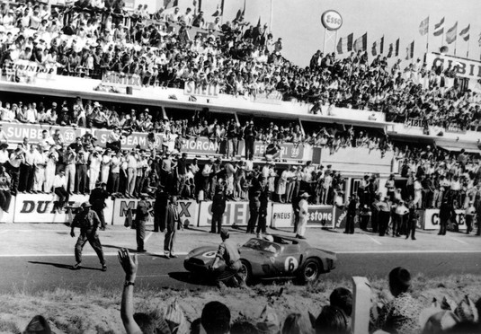 Revenire senzaţională a celor de la Ferrari. Italienii vor participa la cea mai importantă clasă a cursei de anduranţă de la Le Mans după 50 de ani