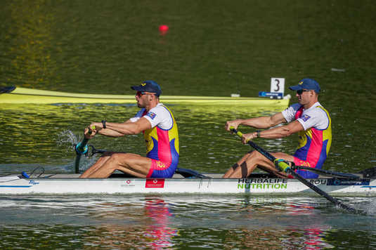 Încă o medalie de aur pentru România la Campionatul Mondial de canotaj. Marius Cozmiuc şi Sergiu Bejan, locul 1 la dublu rame