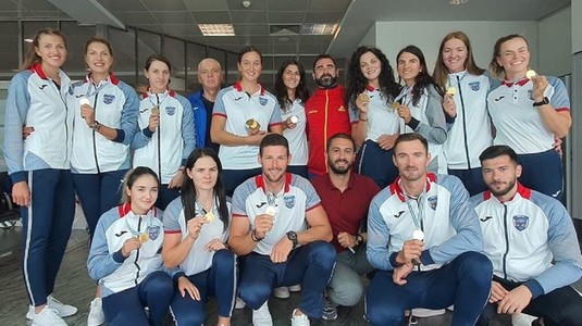 Canotorii români campioni mondiali au revenit în ţară de la Racice. Elisabeta Lipă: "Vorbim despre fenomene. Simona noastră este cum e David Popovici în nataţie"