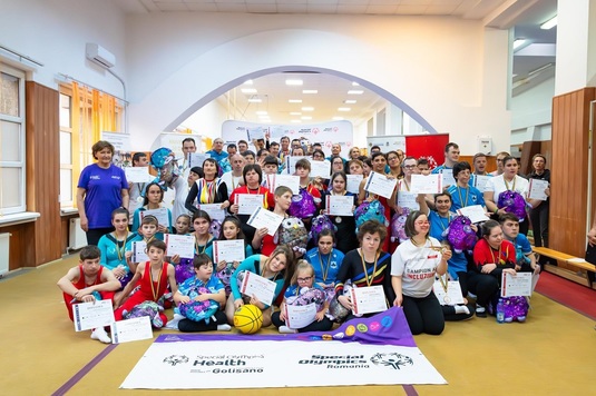 Ei sunt eroii de la Special Olympics! Cum a arătat ultimul concurs naţional programat în acest an: "Putem să ajutăm" 