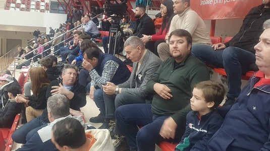 Iubirea pentru culorile alb-roşu nu se pierde! Cristi Borcea, surprins la un meci al CS Dinamo alături de un laureat cu aur la JO | EXCLUSIV
