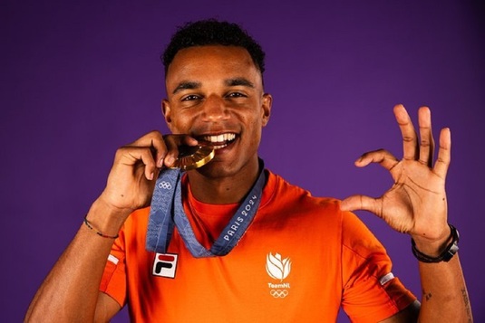 Atletul olandez Eugene Omalla şi-a scos la licitaţie medalia de aur câştigată la JO de la Paris. Cum a motivat acest lucru
