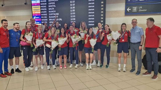 România s-a clasat pe locul al treilea în Golden League. Voleibalistele au fost primite cu flori la revenirea în ţară