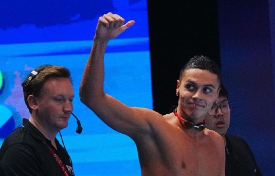 "L-am rugat pe tatăl meu să se ocupe, să îi anunţe că nu voi mai concura". Lecţia pe care David Popovici a dat-o, din postura de campion mondial