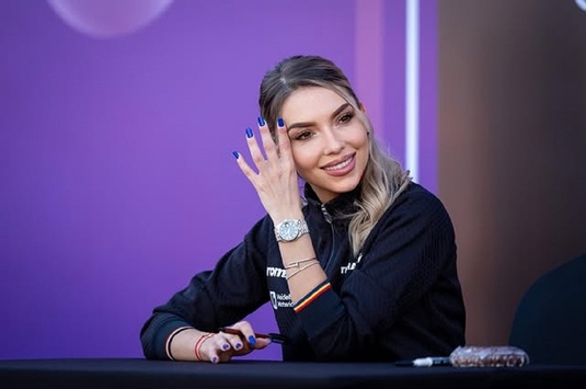 Accesoriul cu care Bernadette Szocs a „defilat” în faţa fanilor: „Îmi place să ies din zona mea de confort”
