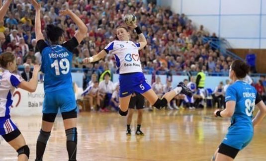 HCM Baia Mare a câştigat Supercupa României la handbal feminin după ce a trecut de CSM Bucureşti