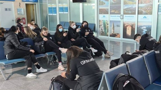 CSM Bucureşti, blocată pe aeroportul din Podgorica. Avionul spre Viena are întârziere