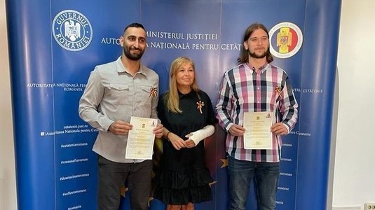 Handbaliştii de la Dinamo Ante Kuduz şi Saeid Heidarirad au primit cetăţenia română. Ei şi-au ales nume neoficiale de români: Vasile şi Andrei
