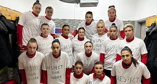 Mesajul care n-a putut fi arătat! Tricourile cu un mesaj puternic pe care le-au purtat handbalistele în frunte cu Cristina Neagu şi Crina Pintea la final de Campionat European | FOTO