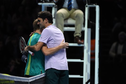 Surpriză IMENSĂ la Turneul Campionilor! Federer, învins pentru prima dată în carieră de un jucător aflat în premieră la acest eveniment VIDEO