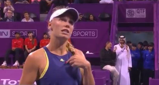 VIDEO | Wozniacki, scandal monstru în timpul meciului cu Monica Niculescu! A mers la arbitru şi a ironizat-o pe româncă: ”Doar aşa vrea să câştige”