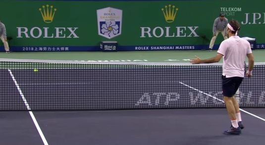 VIDEO | Punct senzaţional câştigat de Medvedev în meciul cu Federer. Reacţia fantastică a elveţianului