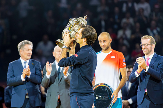 VIDEO | Reacţie superbă a lui Federer după finala de la Basel. Ce i-a spus lui Marius Copil la vestiare