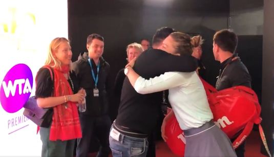 VIDEO. Cine a aşteptat-o pe Simona Halep la vestiare la finalul duelul cu Viktoria Kuzmova